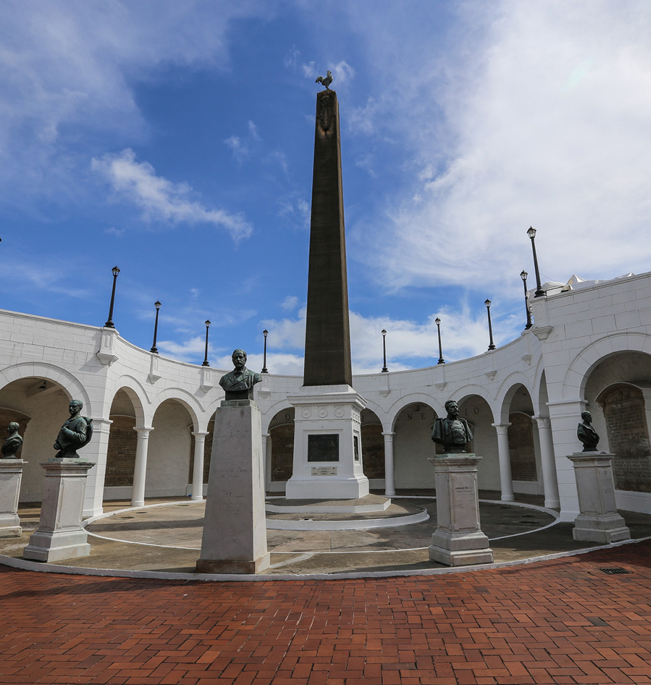 Le monument dédié à Ferdinand de Lesseps et son équipe