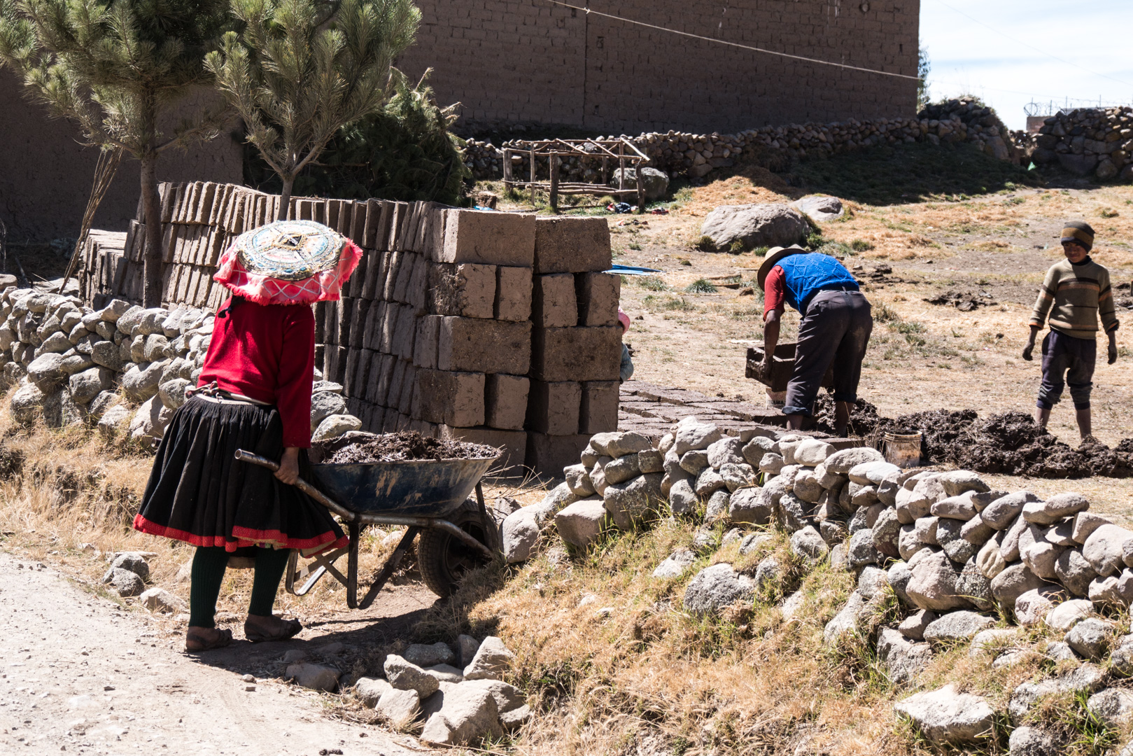 Préparation des briques - De Cusco à Tinki, trek > Upis