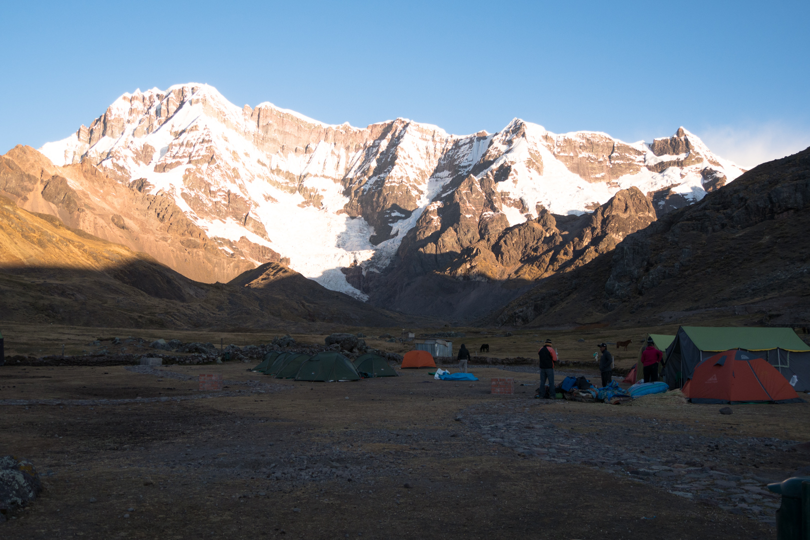 Le campement au coucher du soleil - De Cusco à Tinki, trek > Upis