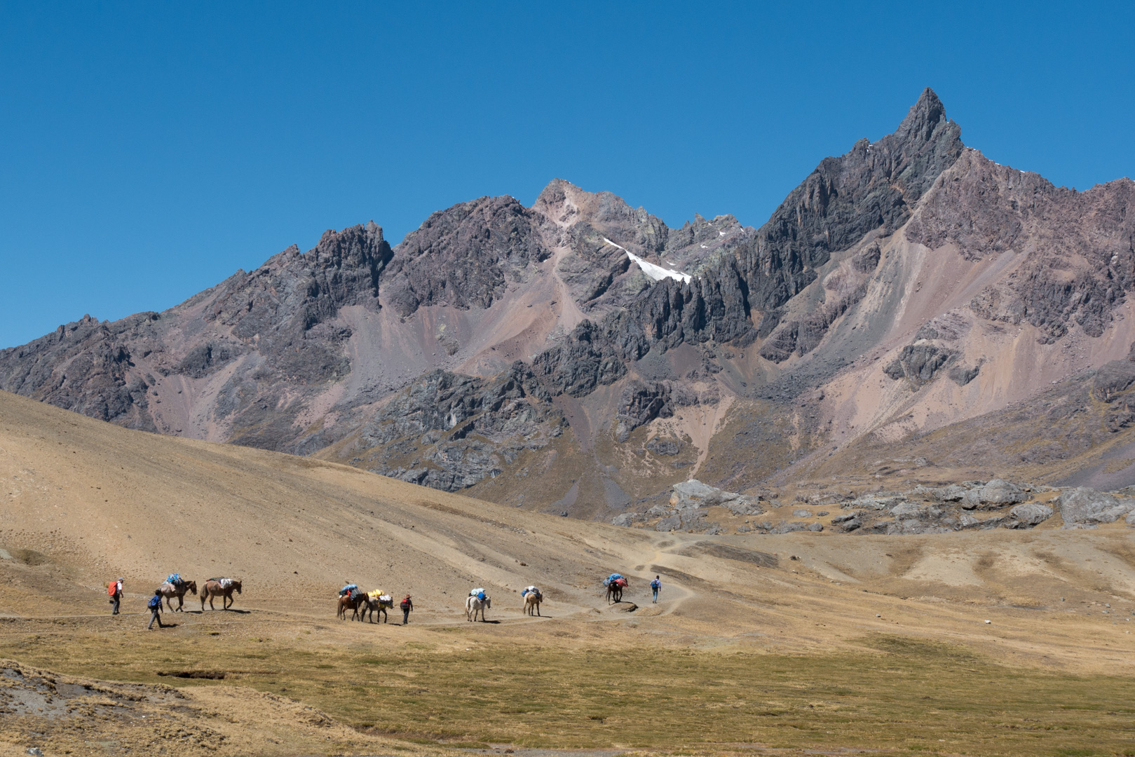 Début du "minéral" - Trek > Col Arapa > Col Apacheta > Lagune Jatun Ausangatecocha