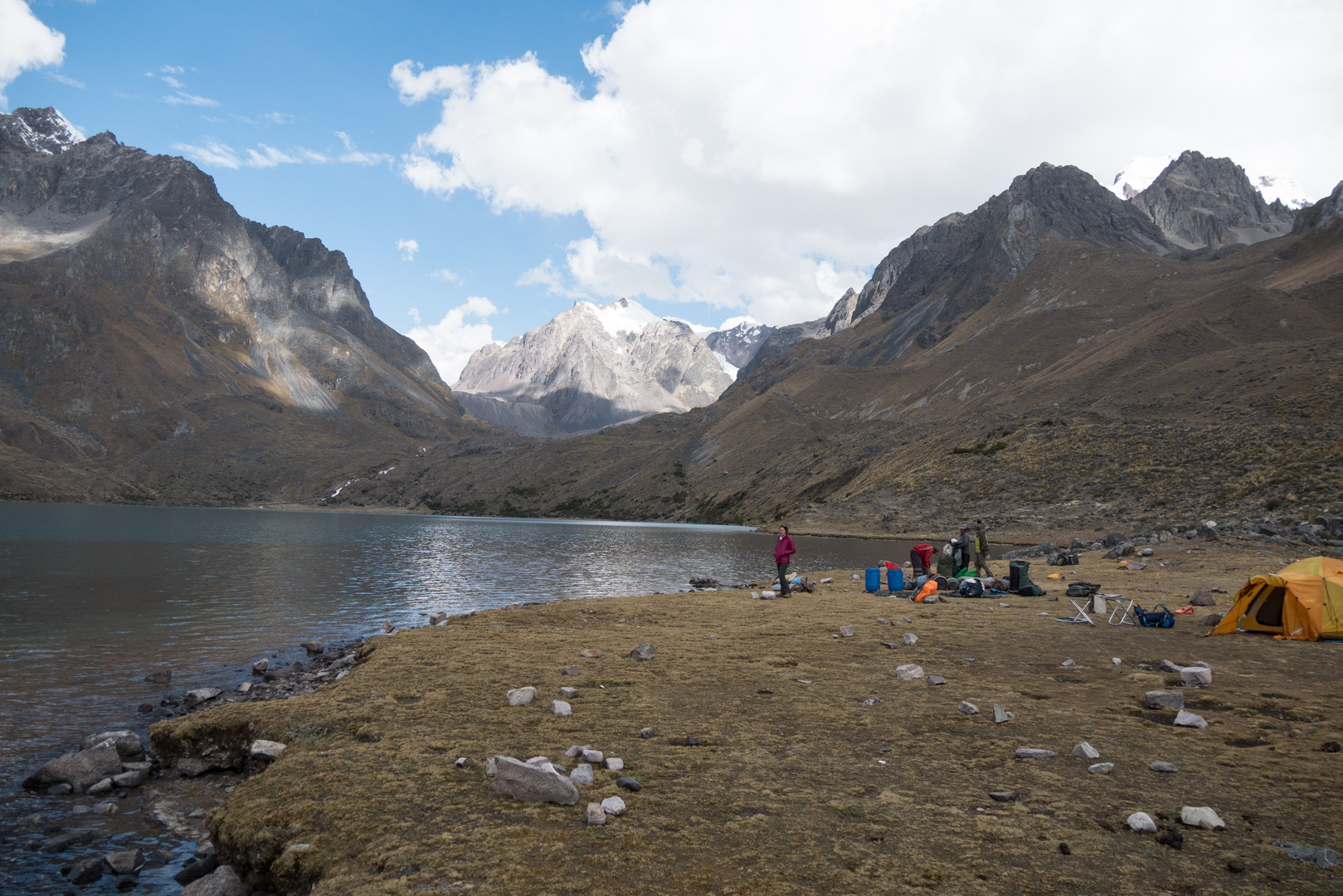 Campement au bord de la lagune - De Pacchanta à la lagune Sigrenacocha