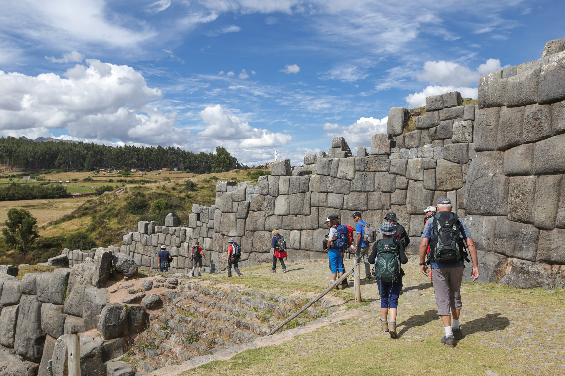 Chemin entre deux murailles - Cusco et sa campagne