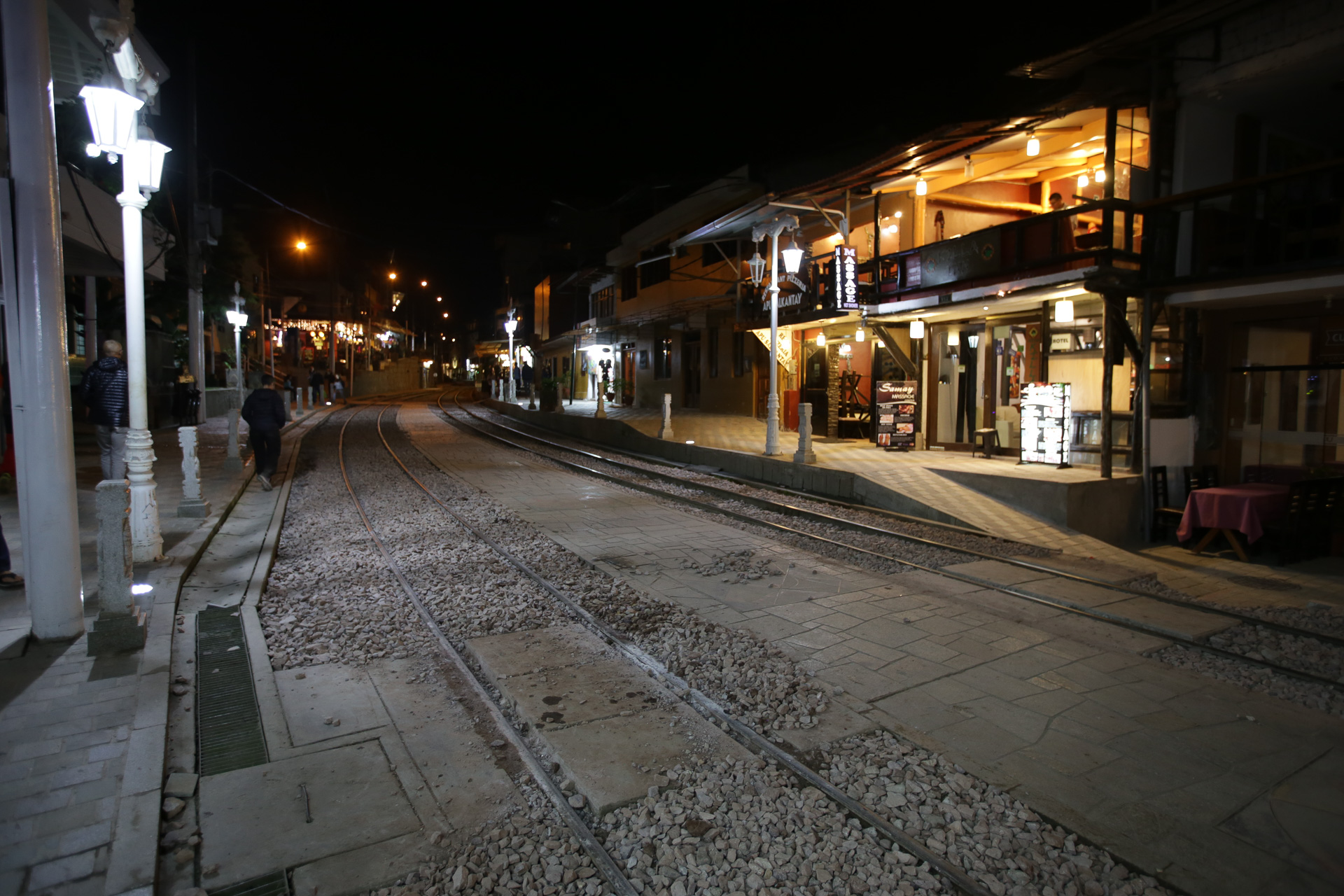 Ambiance vie du rail à Aguas Calientes, fin de notre long périple - De Cusco à Aguas Calientes