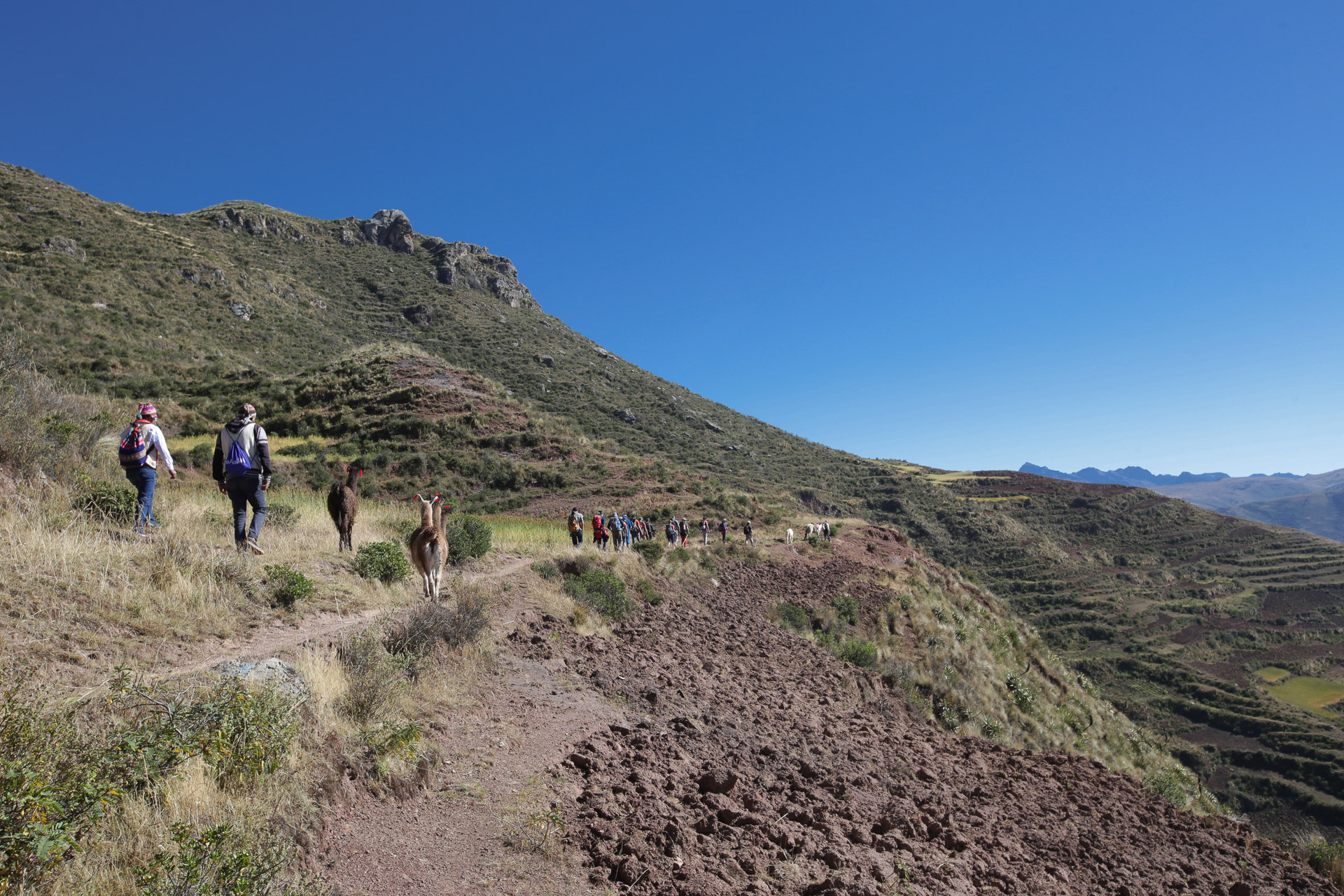 Superbe sentier en balcon (3700m) - De Patatamba à Lamay