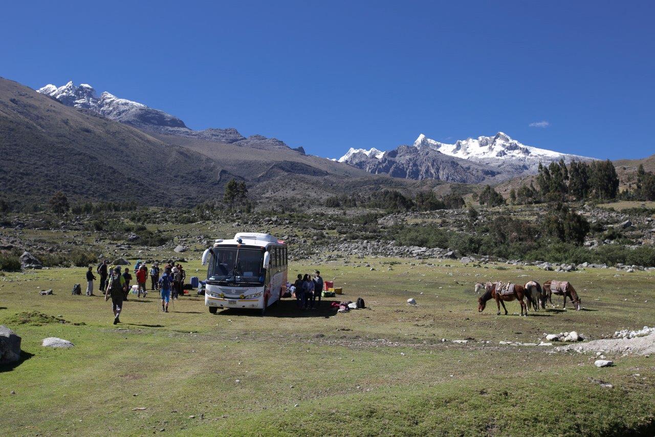 Point de départ du trek avec muletiers et l'équipe de cuisine - Quebrada Akilpo