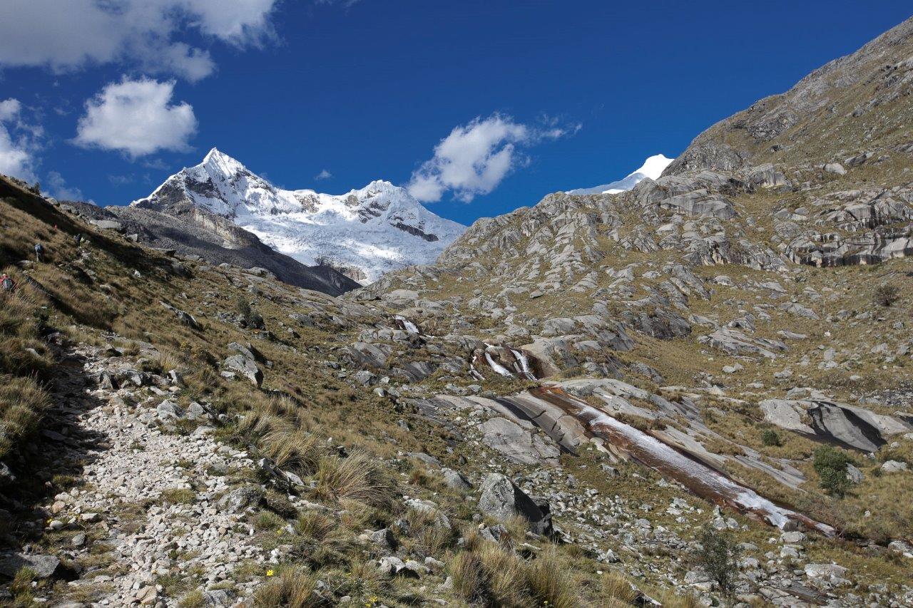 Premières vues sur les sommets d'Akilpo - Quebrada Akilpo