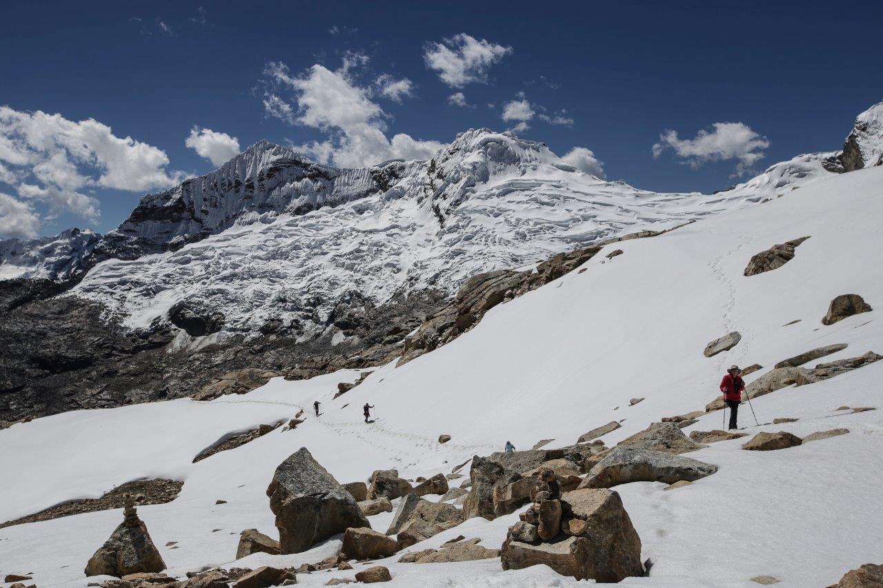 Arrivée au Col Tocllaraju dans la neige - Akilpo Ishinca, passage du col Tocllaraju