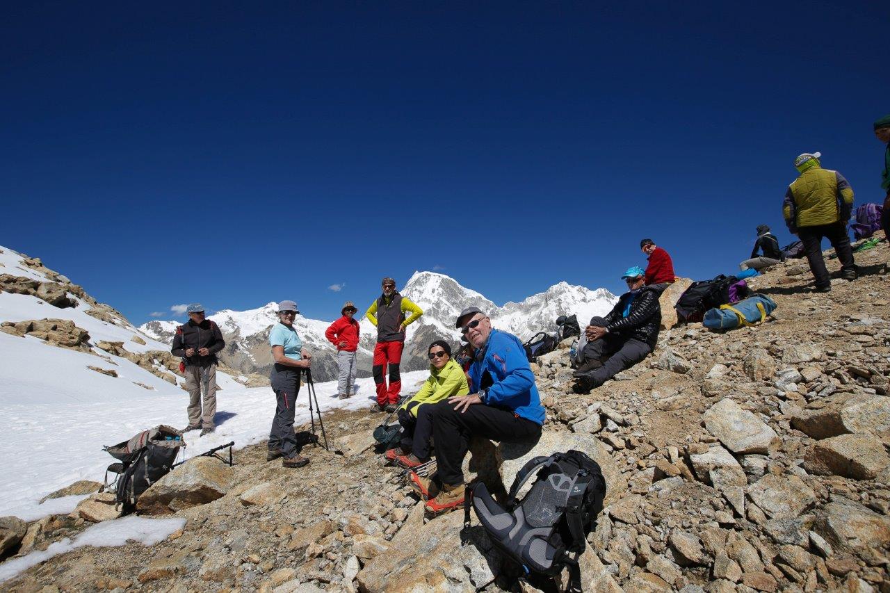 Le cuisinier a monté le repas que nous prenons au col - Akilpo Ishinca, passage du col Tocllaraju