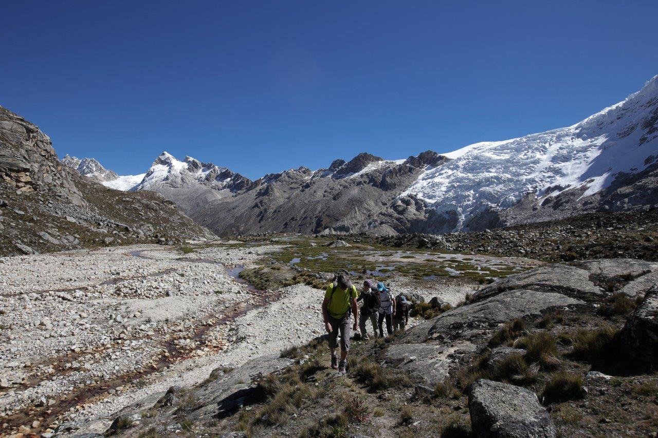 Arrivée au premier plateau - Le col Palcaraju