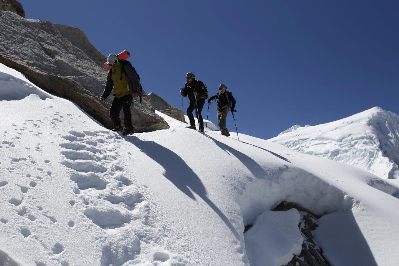 Prudence dans les pentes supérieures du col - Le col Palcaraju