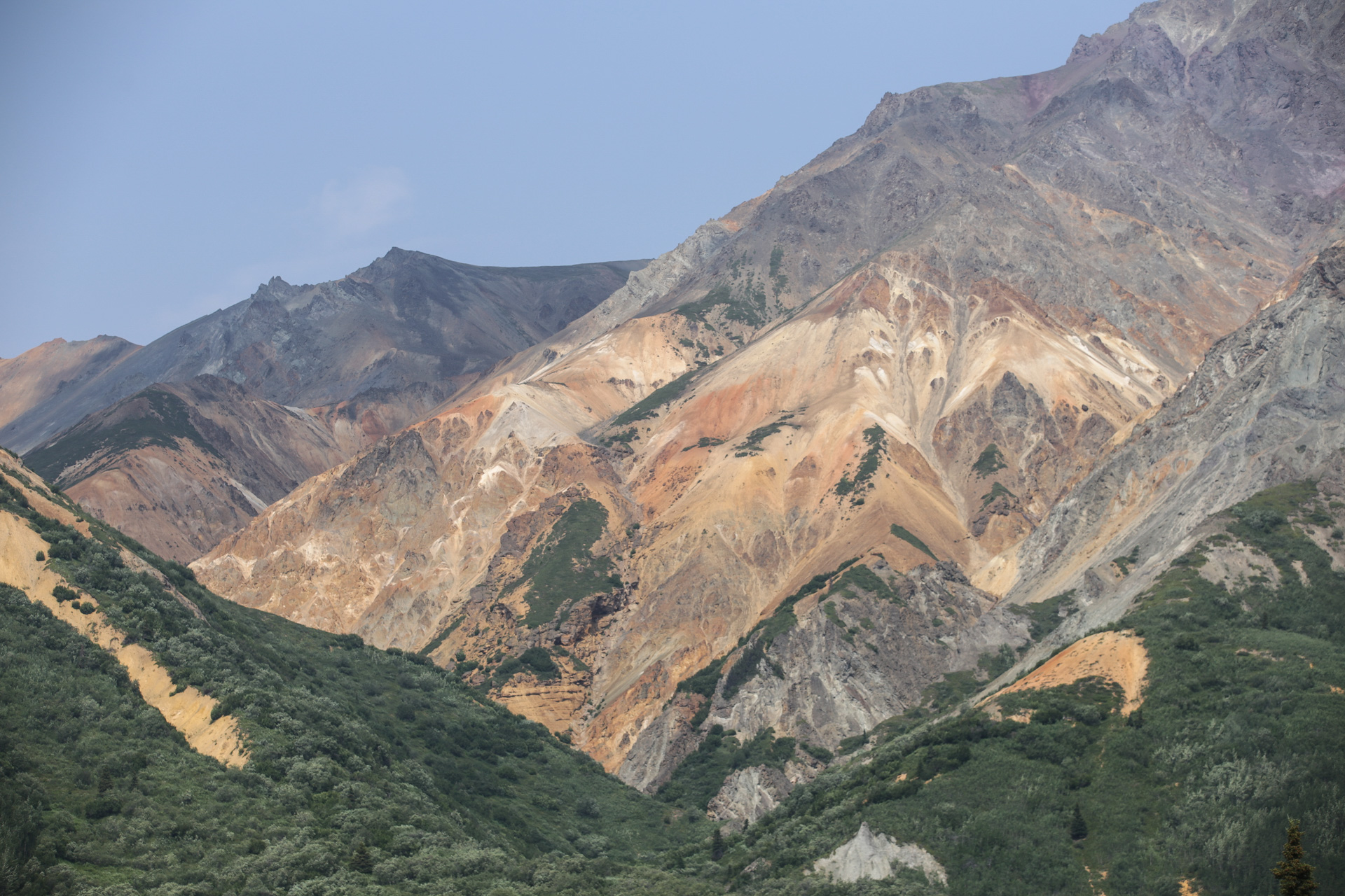 Intrusions volcaniques dans le paysage