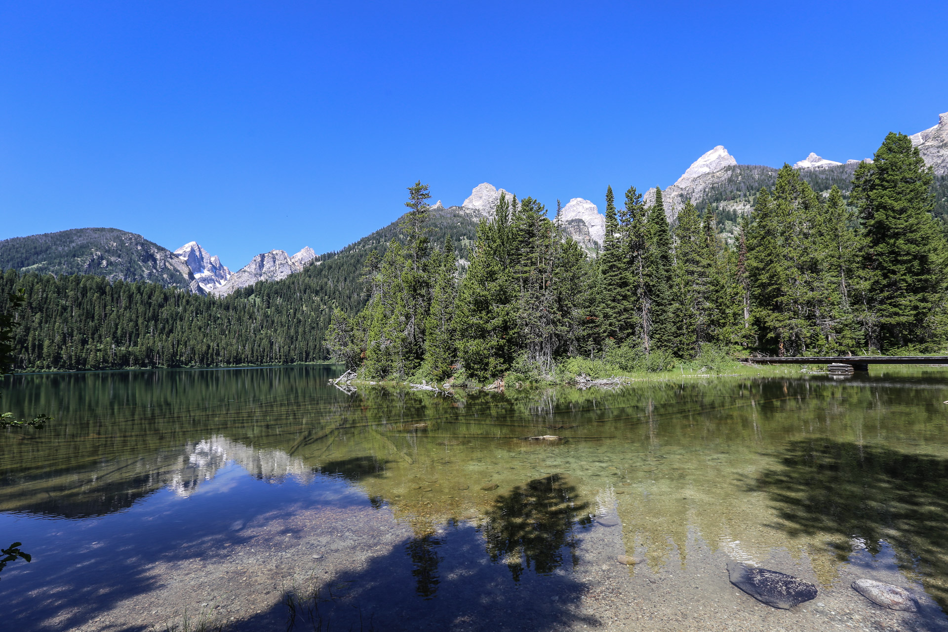 Les Grands Tétons se reflètent dans Bradley Lake