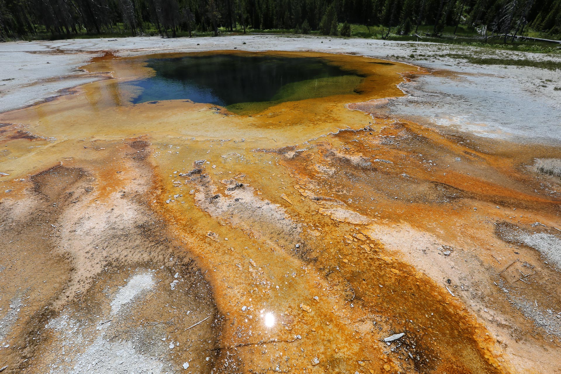 Black Sand Basin, sol