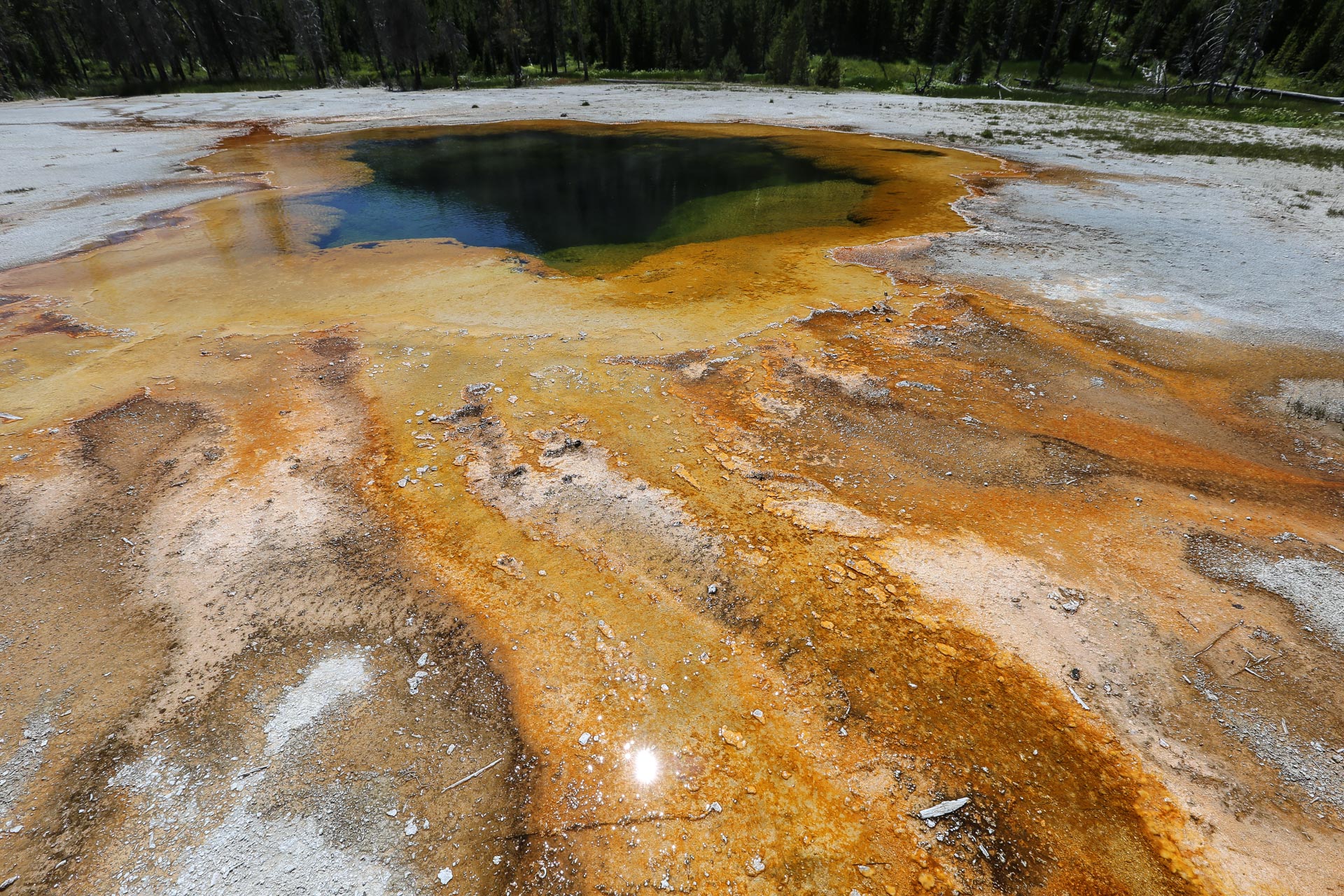 Black Sand Basin, sol