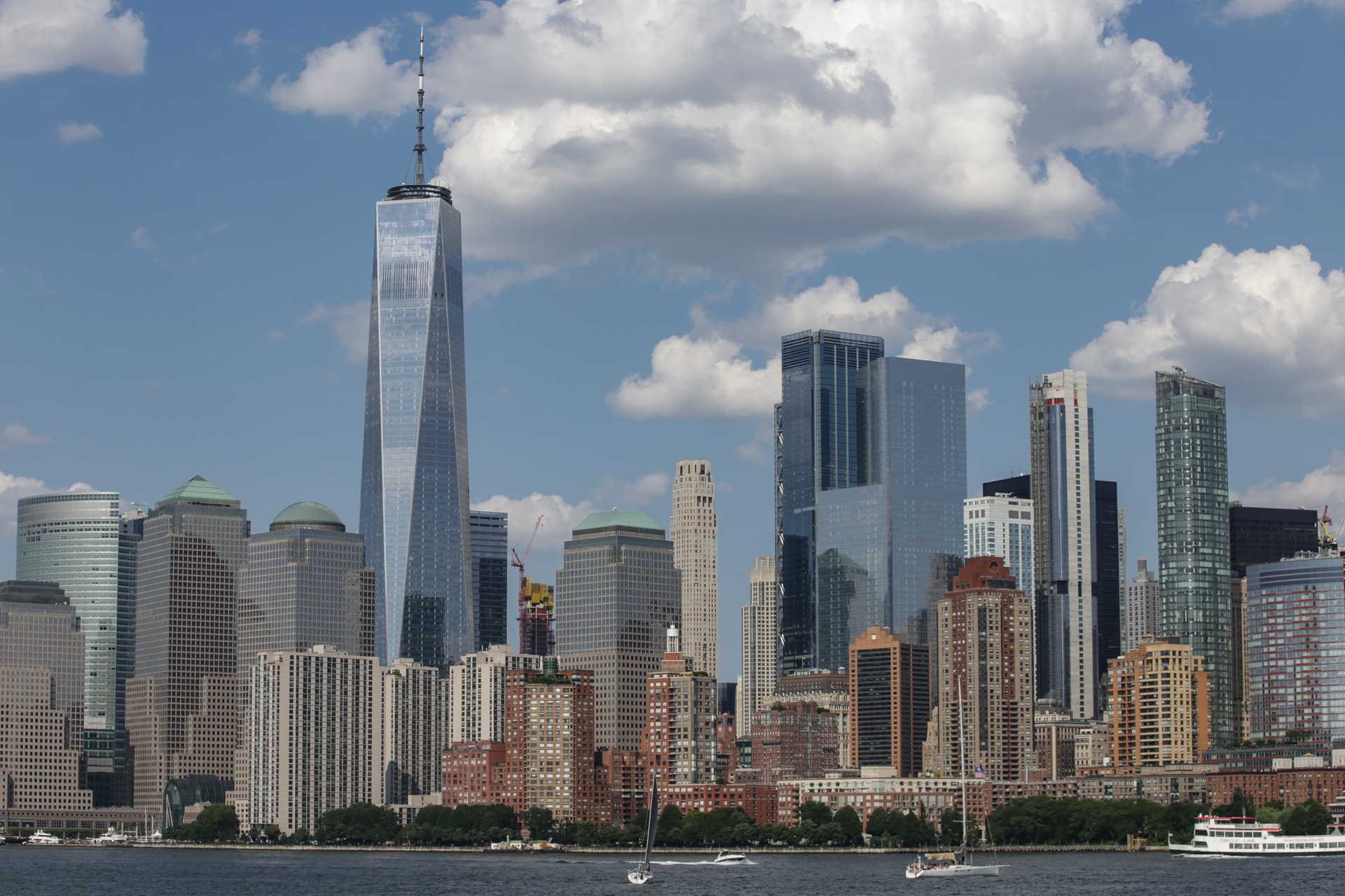 One Trade Center prend toujours une position dominante dans le Skyline