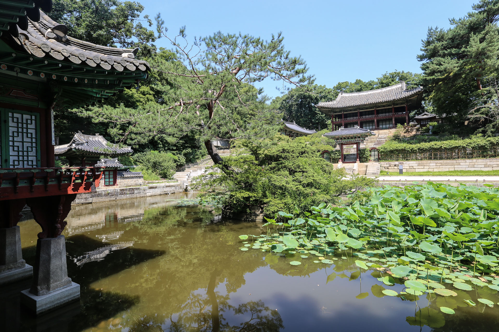 bassin Buyongji et le pavillon Junamnu
