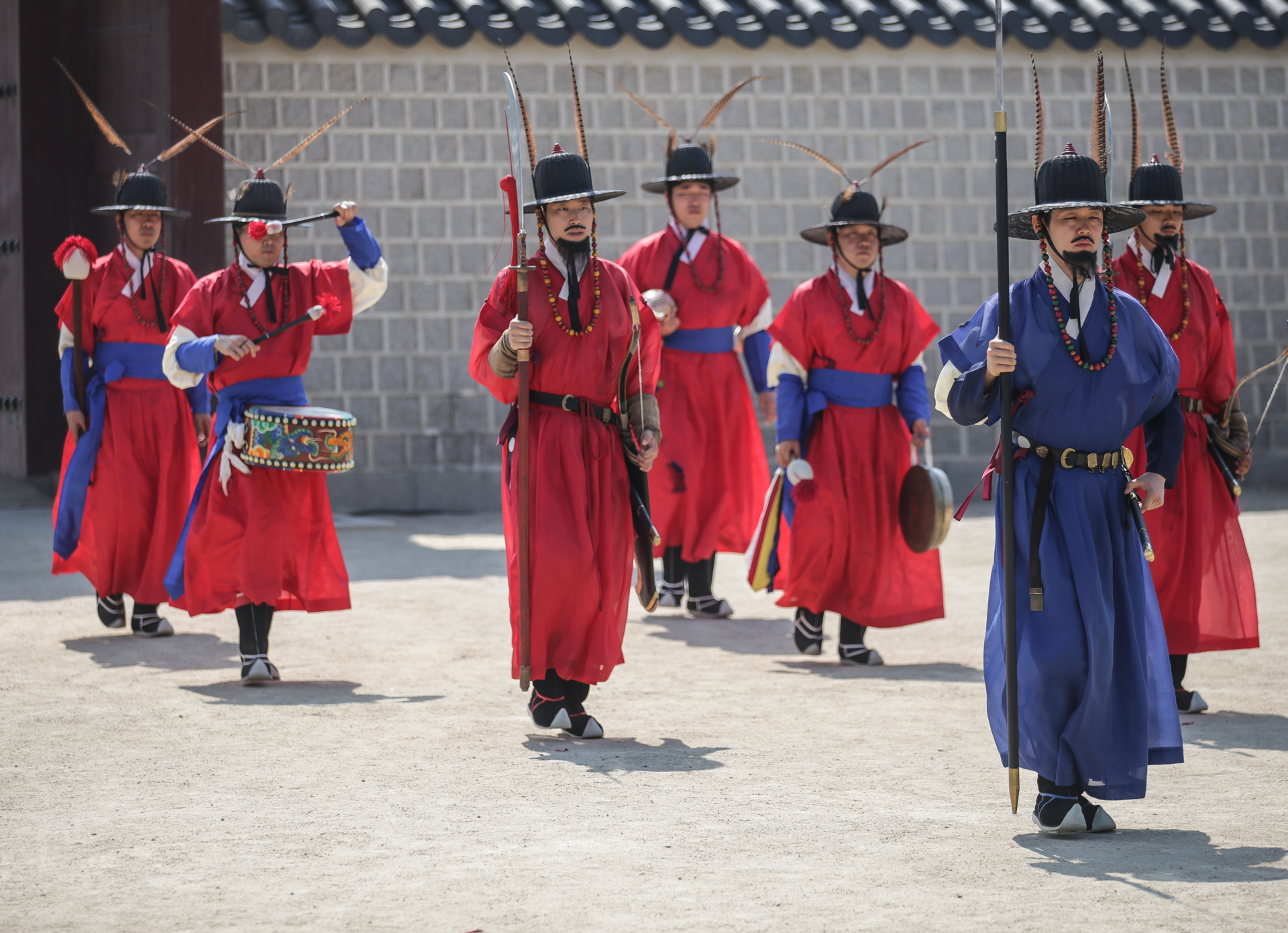 Soldats releve de la garde palais Gyeongbokgung