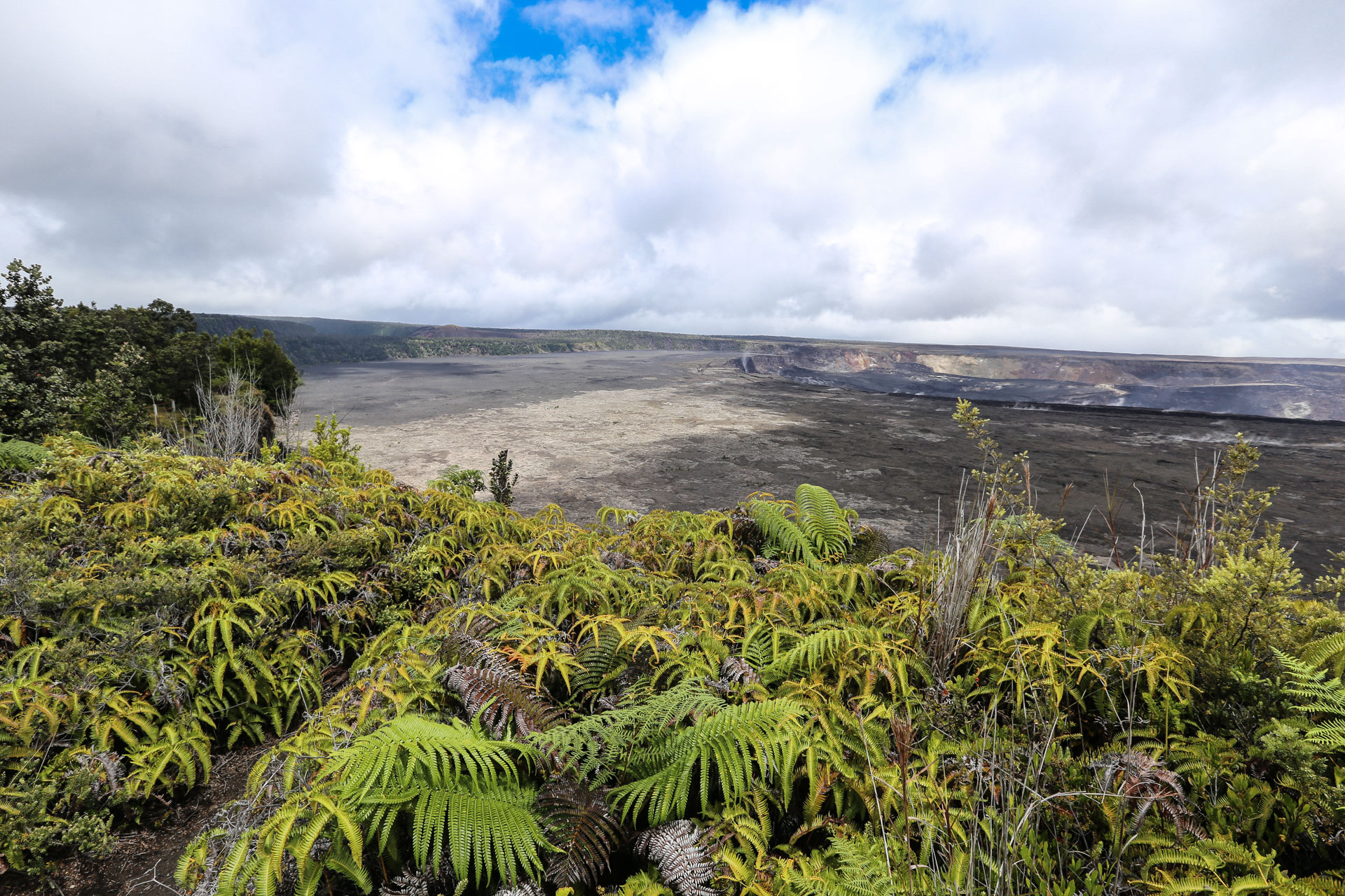 trou menaçant de Halema’uma’u