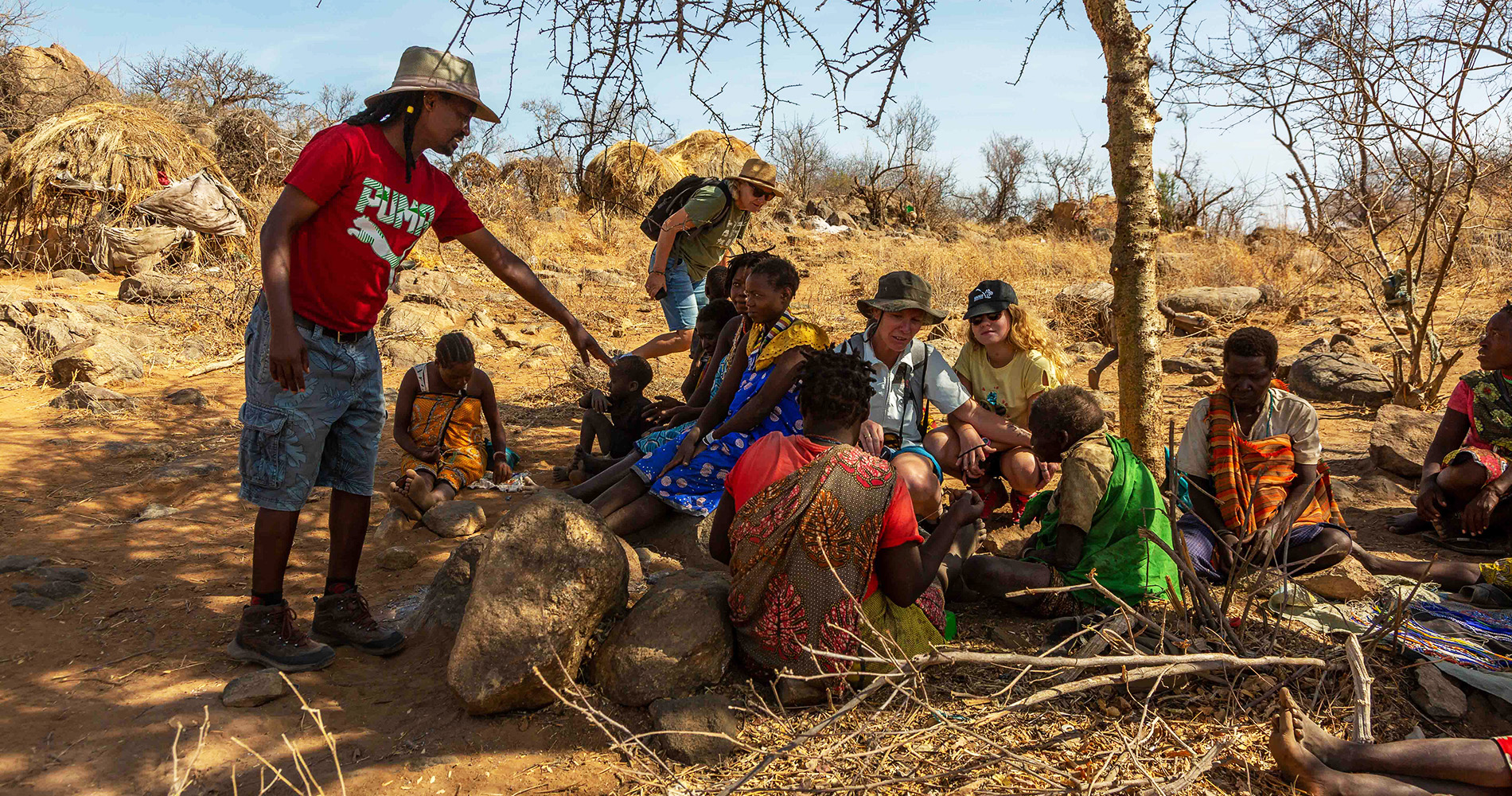 Discussion avec les Hadzabe