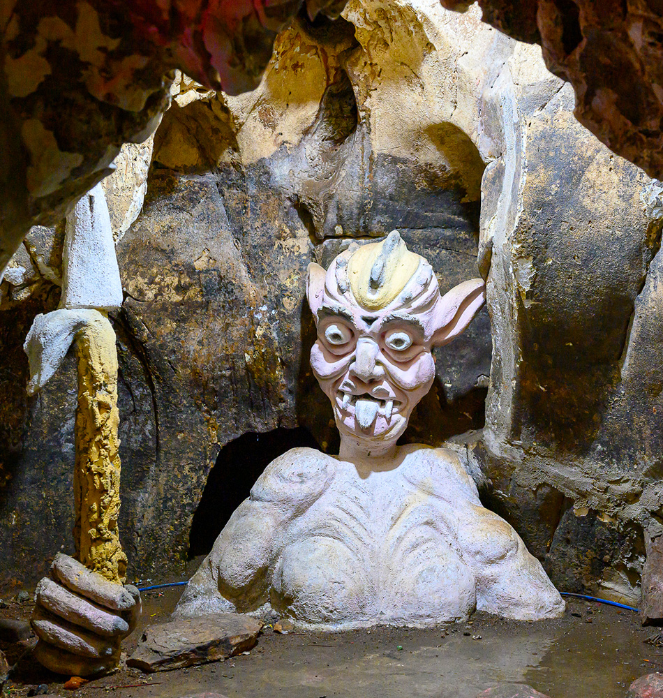 grotte Huyen Khong dans les Montagnes de marbre