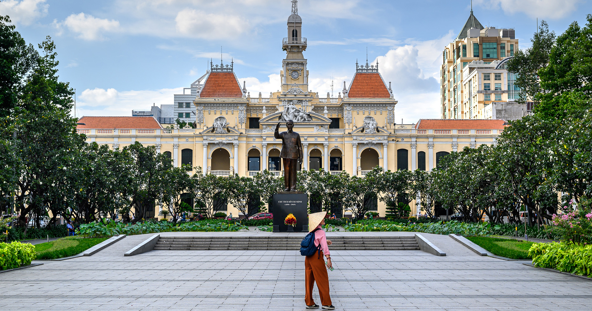 la mairie avec la statue de Ho Chi Minh.