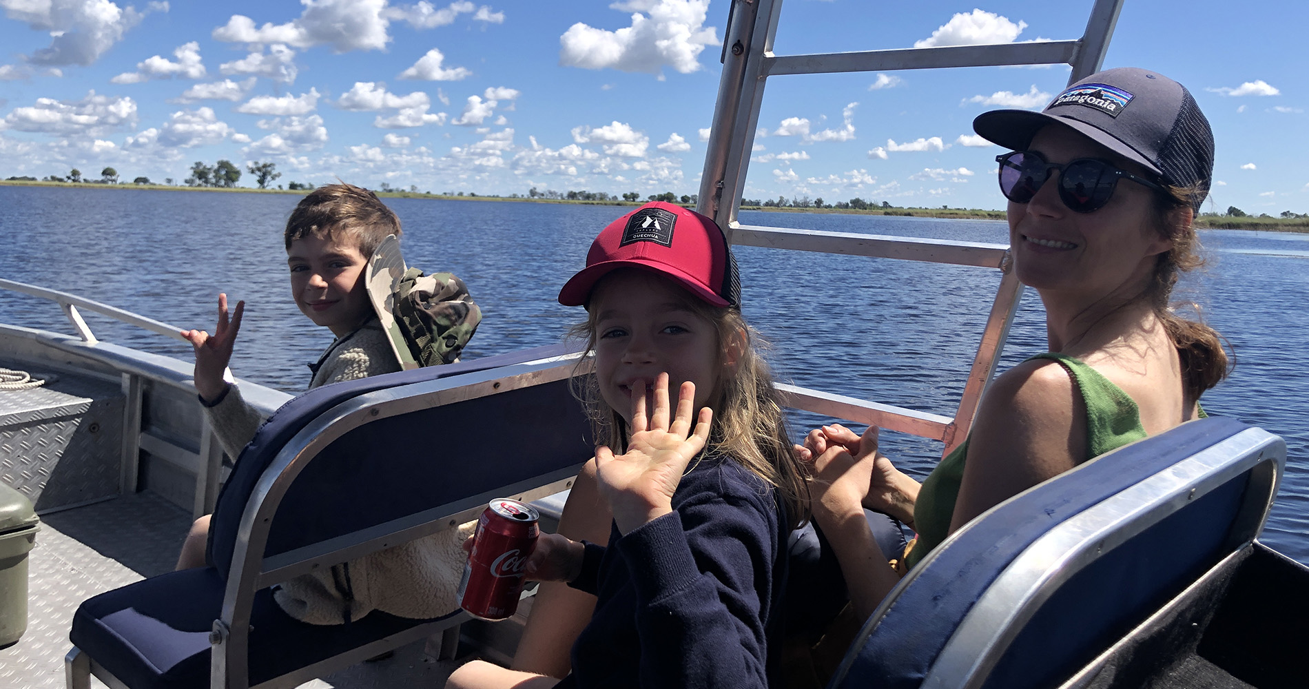 famille en bateau