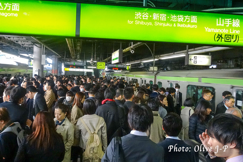 Dans la gare de Shinagawa, Tokyo