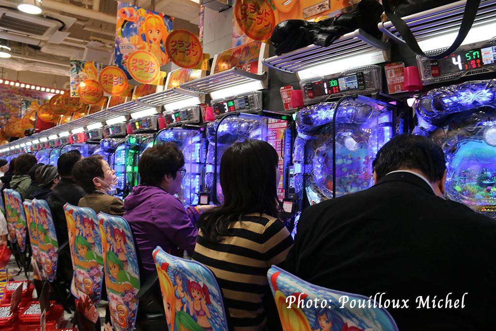 Dans un Pachinko à Shibuya, salles de jeux japonaise