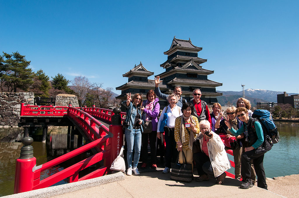 Notre groupe devant le Château de Matsumoto
