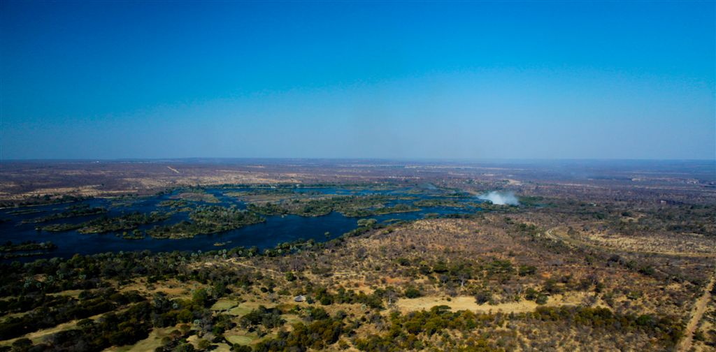 La rivière Chobe en amont des chutes