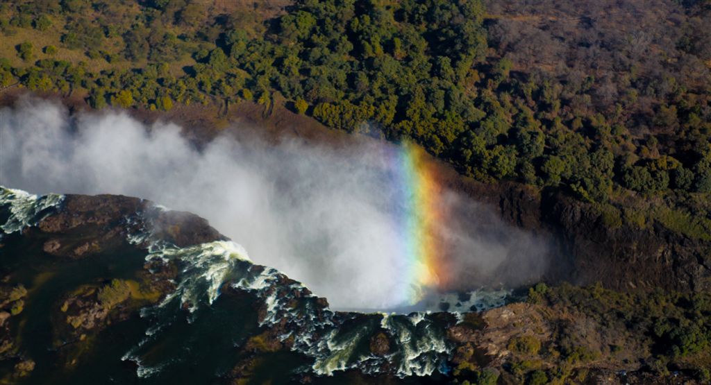 Diffraction de la lumière dans l'aérosol provoqué par les chutes