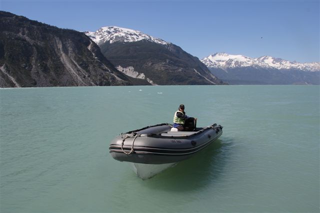 Grosse ambiance, surtout lorsque de gros morceaux de séracs s'écrasent dans le lac - Montée au lago Leon