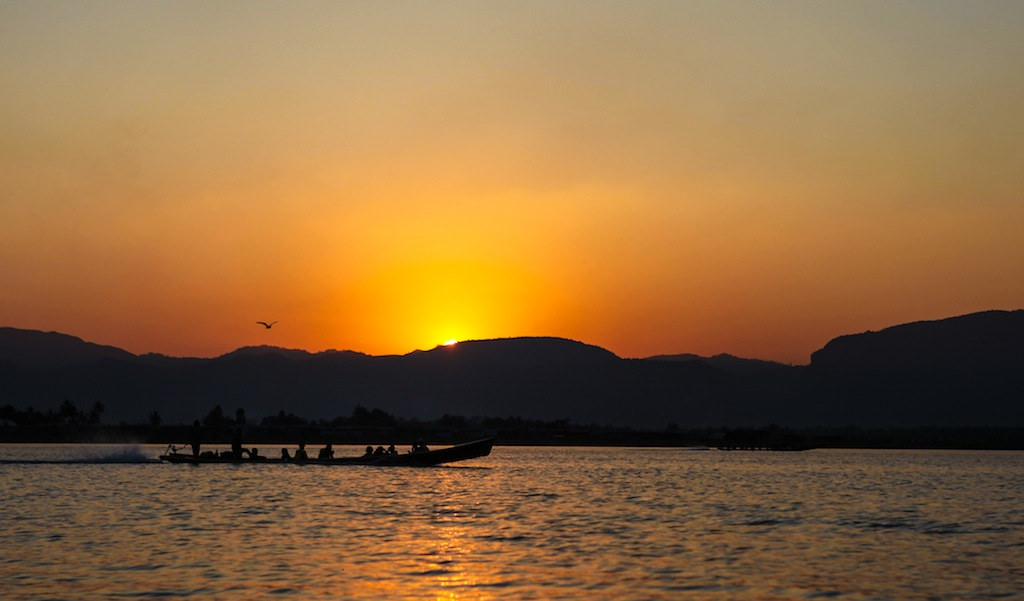 Derniers rayons de soleil sur le lac