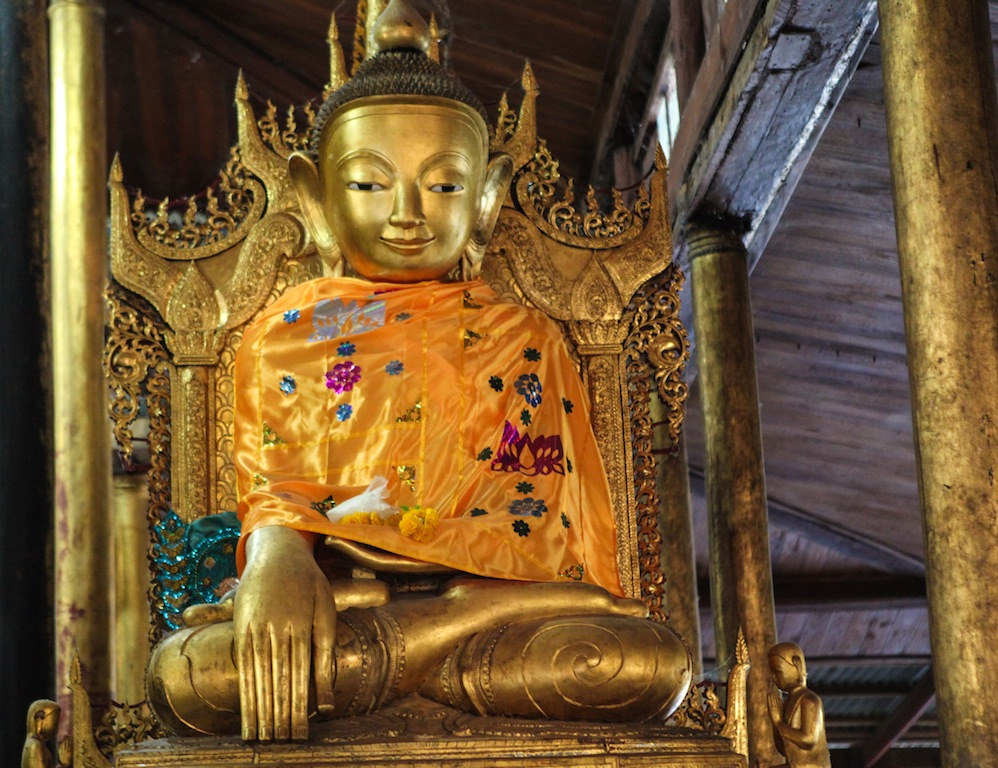 Antiques statues de Bouddha, monastère de Kyang Nga Hpe