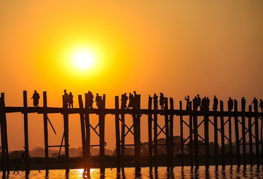 Coucher de soleil sur le U Bein Bridge
