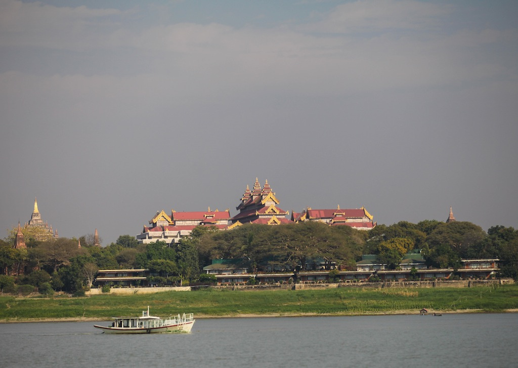 Notre hôtel depuis l'Irrawady