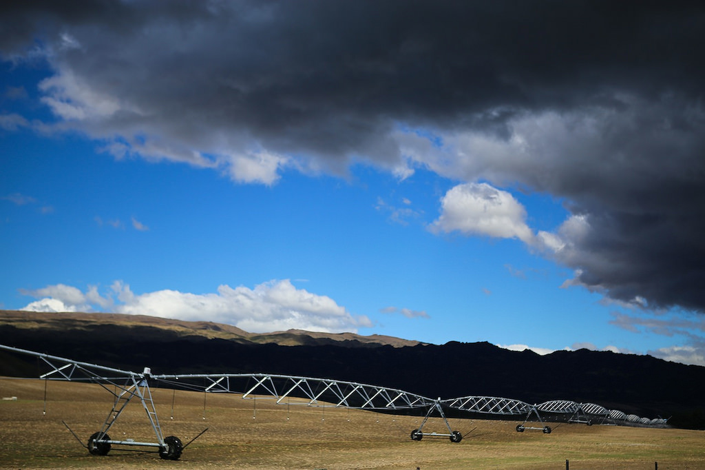 Arrêt en bordure du lac Pukaki, beau temps au Sud - Du Mt Cook à Queenstown