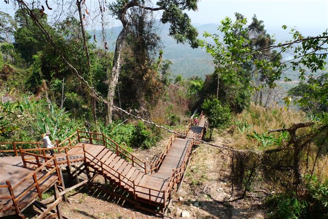 Les Monts Dangkrek forment une barrière naturelle entre le Cambodge et la Thaïlande - Prasat Preah Vihear et l'histoire avec la Thaïlande