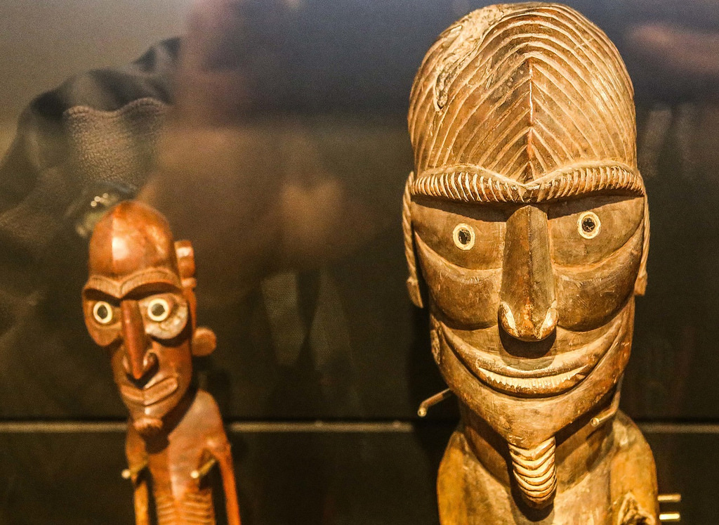 Quelques rares statues en bois ont survécu au pillage  