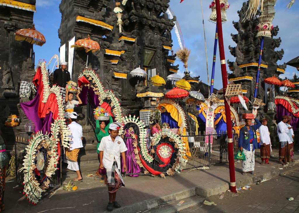 Devant le temple de Ulun Danu Bratan