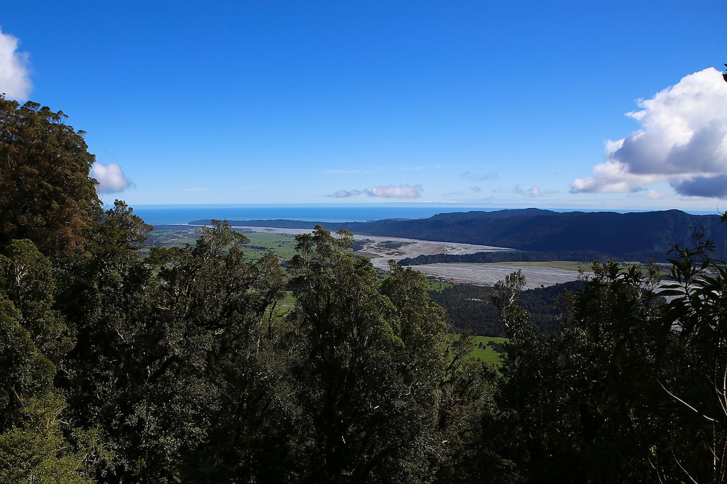 La mer de Tasmanie et le village de Franz Joseph