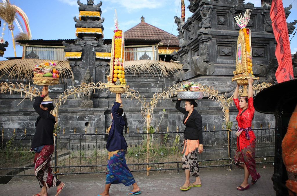 Devant le temple de Ulun Danu Bratan