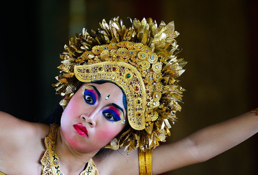 En coulisse, deux des danseuses - Autour d'Ubud