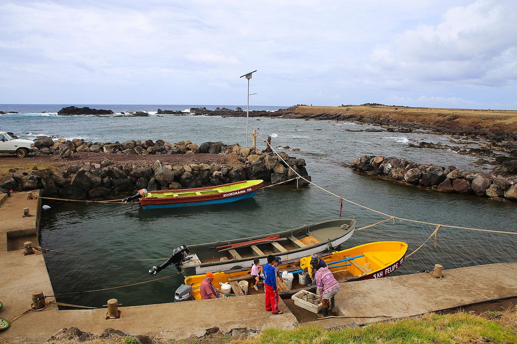 Sur le petit port de Vailhu.