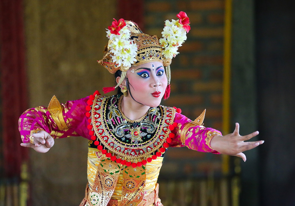 En coulisse, deux des danseuses - Autour d'Ubud