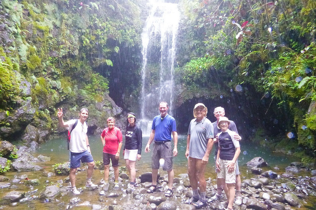 devant le lac qui permet l'accès au lavatube n°3