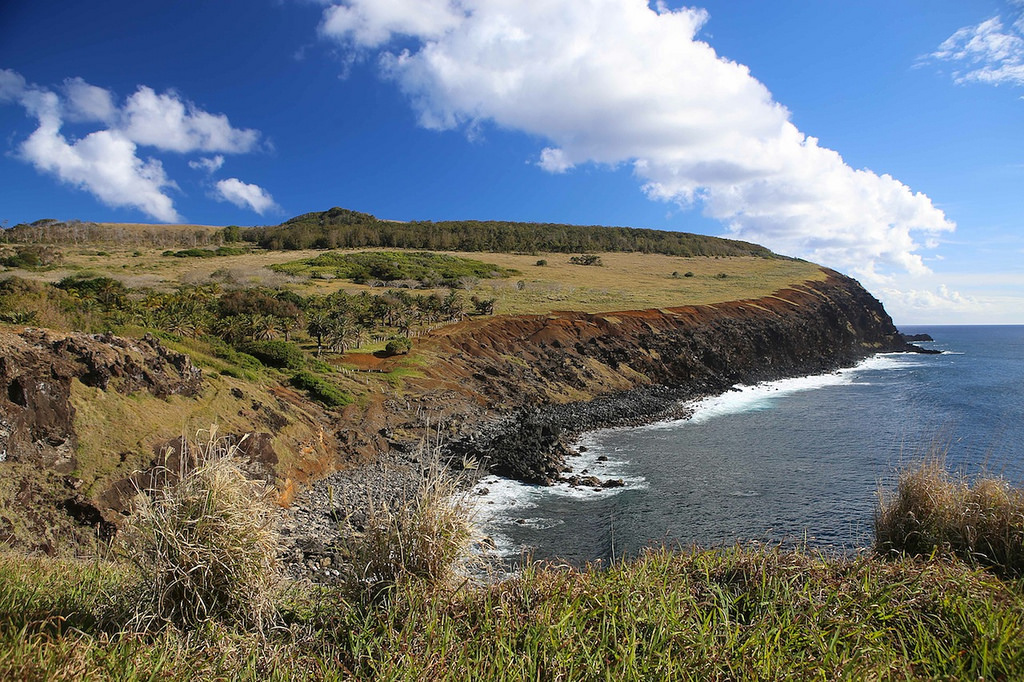 Le sentier que nous venons d'emprunter suit les bords de la falaise