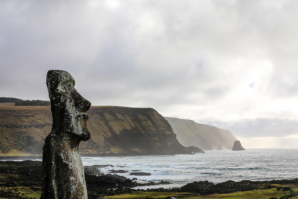 Le site de Tongariki au lever du jour - Ile de Pâques : Tongariki ... et puis s'en vont