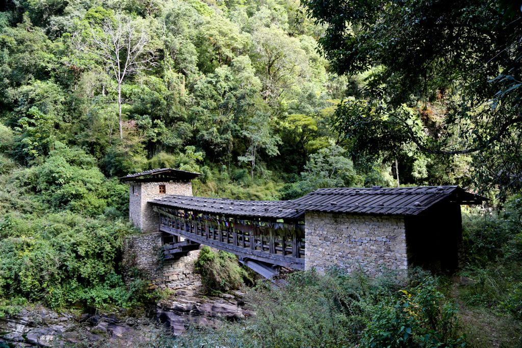  Le pont pour passer sur l'autre rive