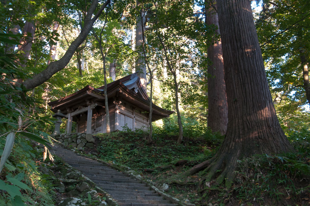 Escaliers vers Haguro-san